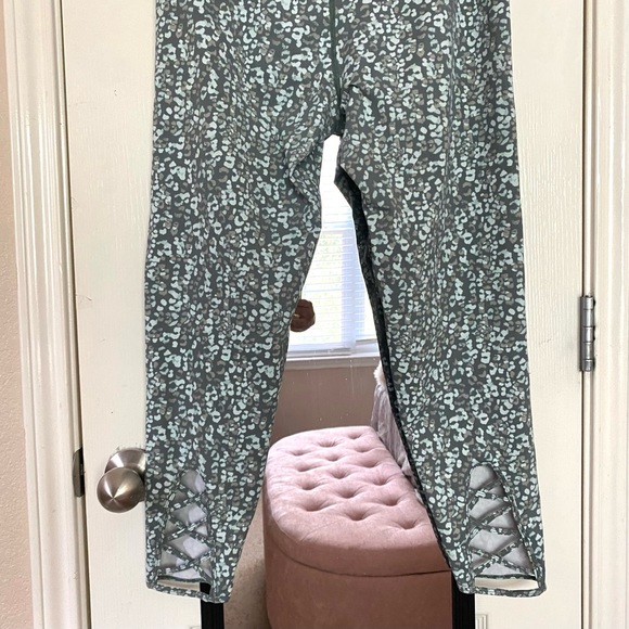 Aerie Green Leopard Print Leggings - Picture 3 of 5